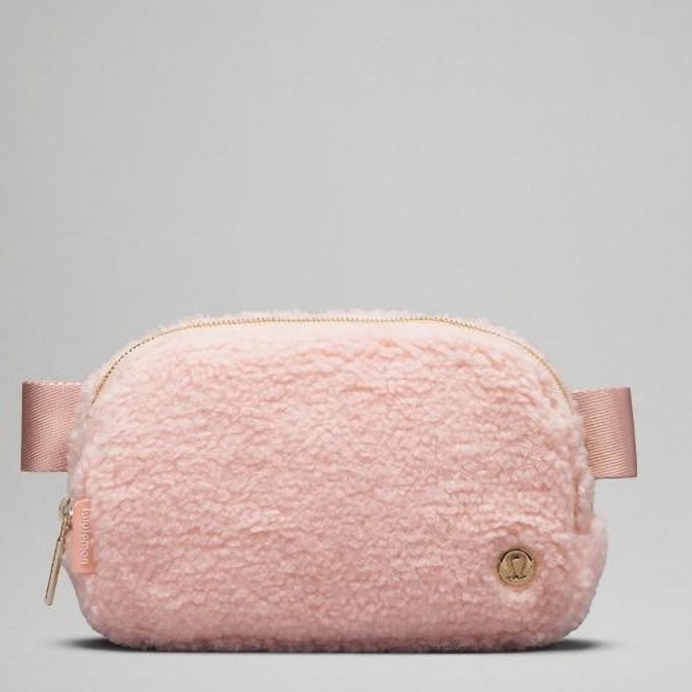 Lululemon fleece everywhere bag sold out pink 1L NWOT